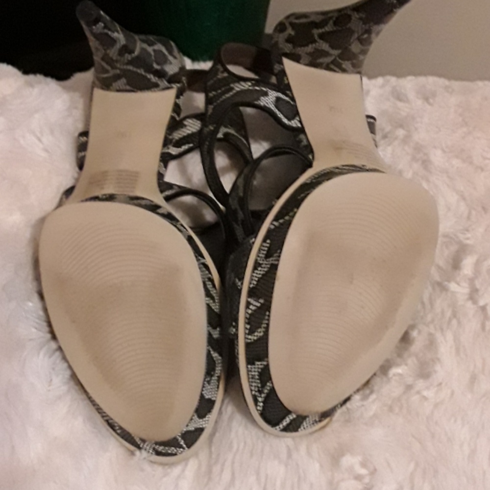 Pumps - Picture 5 of 7